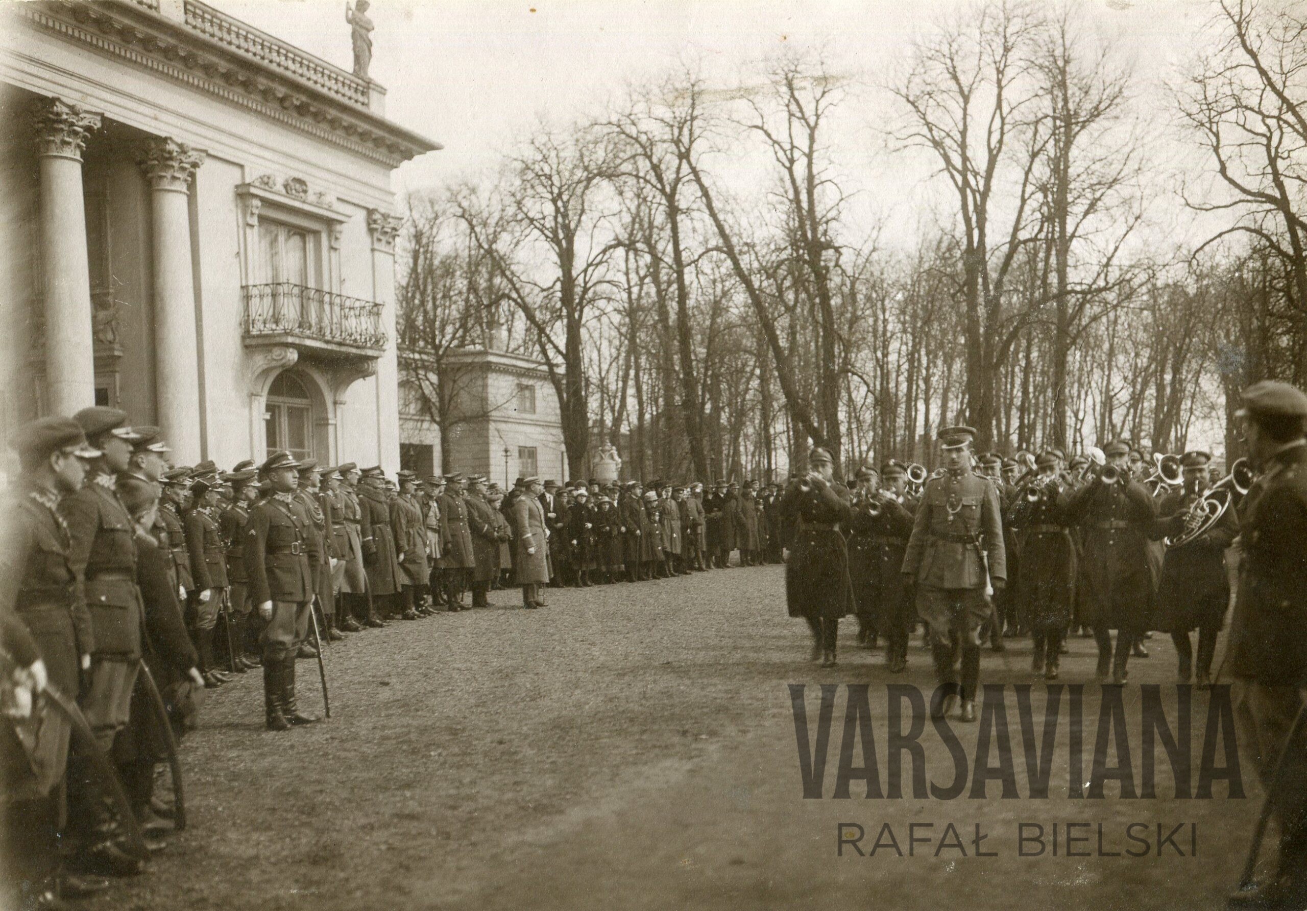 Wręczenie Sztandaru Pułkowego 3 Pułkowi Szwoleżerów. Defilada przed marsz. Piłsudskim i generalicją