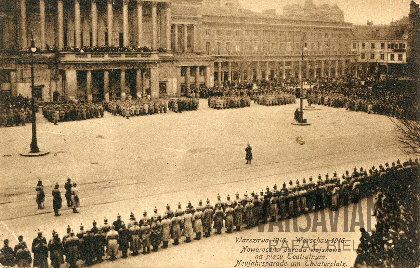 Noworoczna parada wojskowa na placu Teatralnym
